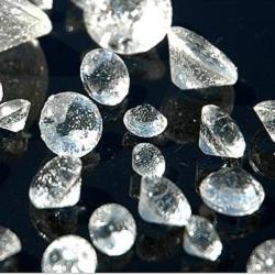 Clear Medium Edible Isomalt Diamonds - 25 Pack